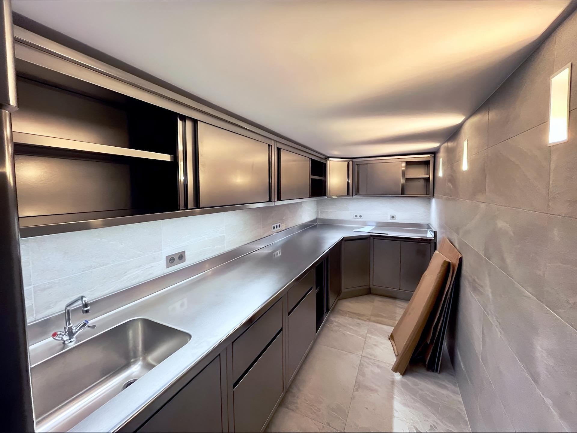 Descuentos especiales en muebles de acero inoxidable de nuestro taller